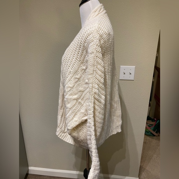 LA Heats Free size Dolman sleeve cable knit oversized cardigan - Picture 2 of 5